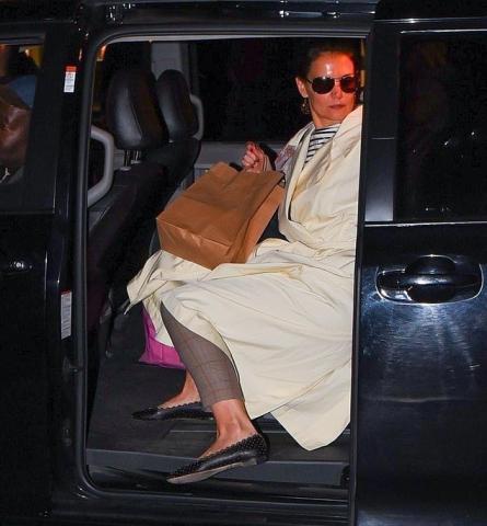 Η Suri Cruise είχε γενέθλια και βγήκε με τις φίλες της για φαγητό