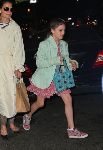 Η Suri Cruise είχε γενέθλια και βγήκε με τις φίλες της για φαγητό