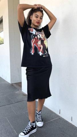 Τα rock παπούτσια που φοράνε πάλι οι Αγγλίδες είναι αυτά που θα θέλεις να φοράς όλη την άνοιξη