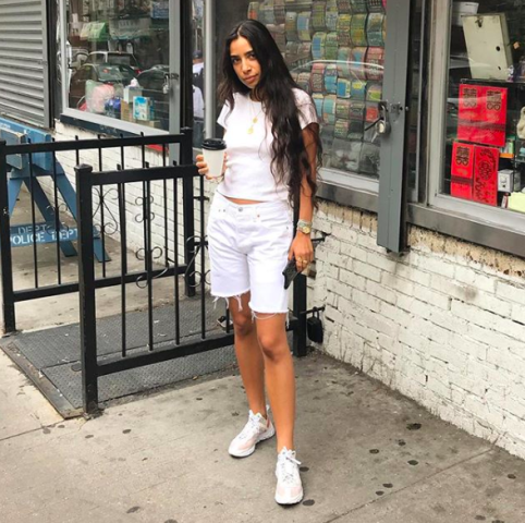 Υπάρχει μια τάση στα denim παντελόνια που θα σε διχάσει! (Εμείς προτείνουμε να τη δοκιμάσεις) Υπάρχει μια τάση στα denim παντελόνια που θα σε διχάσει! (Εμείς προτείνουμε να τη δοκιμάσεις)