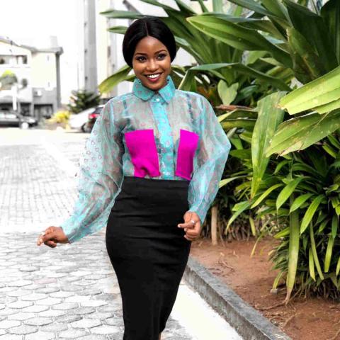 Υπάρχει ένα πουκάμισο που έχει προκαλέσει φρενίτιδα στα social media