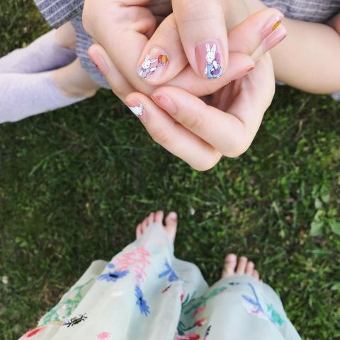 14 πασχαλινά σχέδια για τα νύχια σου που θα σε ξετρελάνουν (και μπορείς να φτιάξεις και μόνη σου)