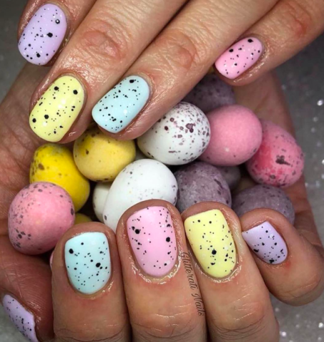 14 πασχαλινά σχέδια για τα νύχια σου που θα σε ξετρελάνουν (και μπορείς να φτιάξεις και μόνη σου)
