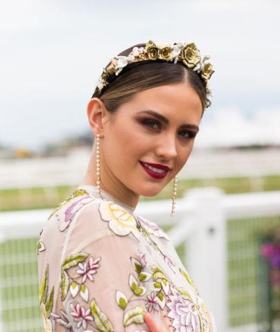 Πώς θα φορέσεις…τον Μάιο στα μαλλιά σου! Ιδέες που θα σε ξετρελάνουν Πώς θα φορέσεις…τον Μάιο στα μαλλιά σου! Ιδέες που θα σε ξετρελάνουν