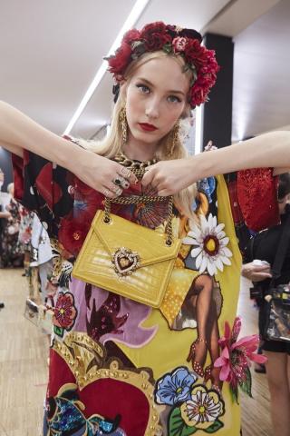 Πώς θα φορέσεις…τον Μάιο στα μαλλιά σου! Ιδέες που θα σε ξετρελάνουν Πώς θα φορέσεις…τον Μάιο στα μαλλιά σου! Ιδέες που θα σε ξετρελάνουν