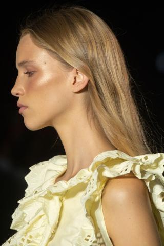 Όλες οι τάσεις στο μακιγιάζ του Μάη! Τα πιο σημαντικά tricks που πρέπει να ξέρεις 