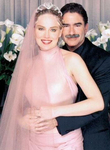 10+1 celebrity νύφες που δεν φόρεσαν λευκό νυφικό