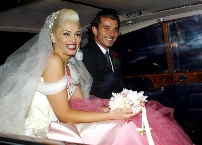 10+1 celebrity νύφες που δεν φόρεσαν λευκό νυφικό