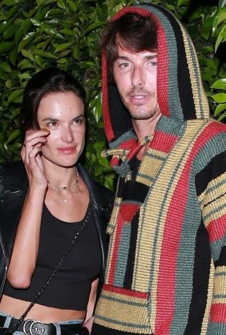 Η Alessandra Ambrosio και ο σύντροφός της είναι το πιο boho ζευγάρι της Καλιφόρνια