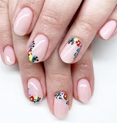 Φλοράλ νύχια: Τα σχέδια που έχουν λατρέψει αμέτρητες γυναίκες σε όλο τον κόσμο Φλοράλ νύχια: Τα σχέδια που έχουν λατρέψει αμέτρητες γυναίκες σε όλο τον κόσμο