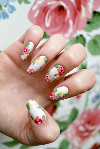 Φλοράλ νύχια: Τα σχέδια που έχουν λατρέψει αμέτρητες γυναίκες σε όλο τον κόσμο Φλοράλ νύχια: Τα σχέδια που έχουν λατρέψει αμέτρητες γυναίκες σε όλο τον κόσμο