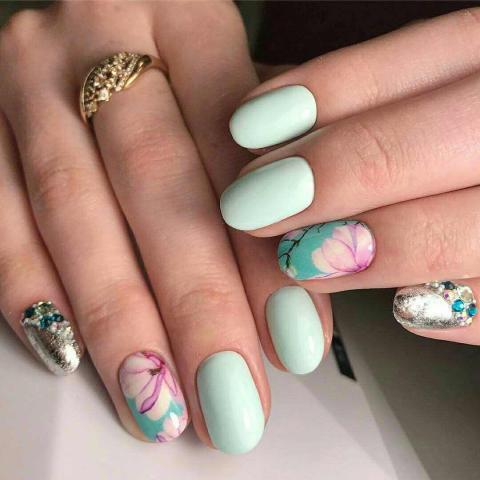 Φλοράλ νύχια: Τα σχέδια που έχουν λατρέψει αμέτρητες γυναίκες σε όλο τον κόσμο Φλοράλ νύχια: Τα σχέδια που έχουν λατρέψει αμέτρητες γυναίκες σε όλο τον κόσμο