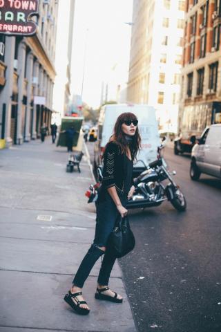 Δεν φαντάζεσαι ποια σανδάλια φοράνε οι πιο στιλάτες γυναίκες! Εσύ θα τα φόραγες;