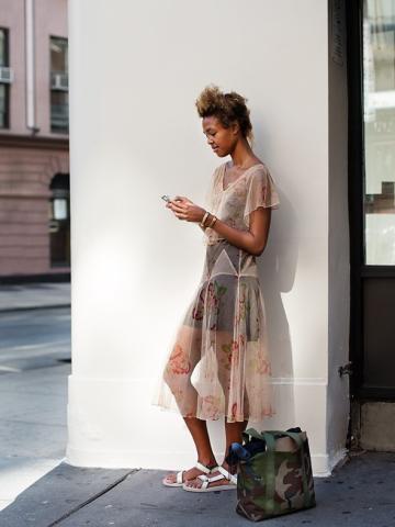 Δεν φαντάζεσαι ποια σανδάλια φοράνε οι πιο στιλάτες γυναίκες! Εσύ θα τα φόραγες;