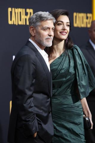 Το ζεύγος Clooney έκανε υποδειγματική εμφάνιση – George, μεγαλώνεις κι ομορφαίνεις