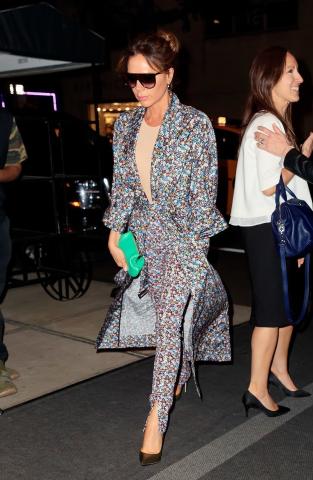 Η Victoria Beckham φόρεσε κάτι πολύ busy αλλά και πολύ ενδιαφέρον Η Victoria Beckham φόρεσε κάτι πολύ busy αλλά και πολύ ενδιαφέρον