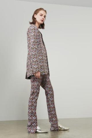 Η Victoria Beckham φόρεσε κάτι πολύ busy αλλά και πολύ ενδιαφέρον Η Victoria Beckham φόρεσε κάτι πολύ busy αλλά και πολύ ενδιαφέρον