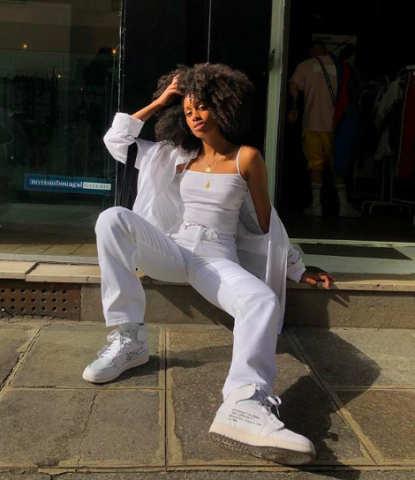 7 ανοιξιάτικα trends που ταιριάζουν φανταστικά με το αγαπημένο σου λευκό τζιν 