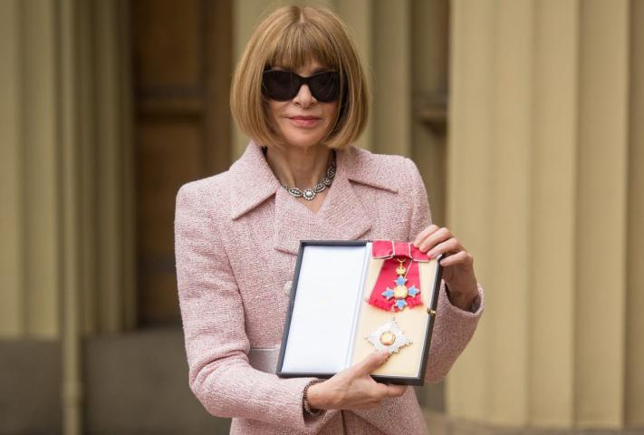 Anna Wintour: Τιμήθηκε από το παλάτι με τον τίτλο «Dame»