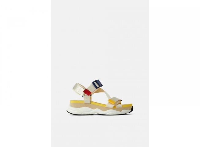 Τα παπούτσια των Zara στα οποία οφείλεις μια προσεκτική ματιά