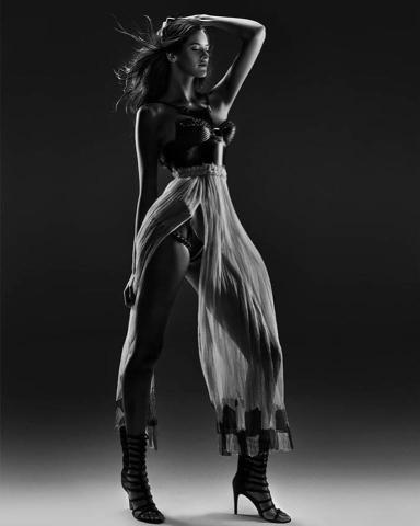 Η γυναίκα με τα μακρύτερα πόδια στον κόσμο που έχουν απορρίψει δεκάδες πρακτορεία μοντέλων Η γυναίκα με τα μακρύτερα πόδια στον κόσμο που έχουν απορρίψει δεκάδες πρακτορεία μοντέλων