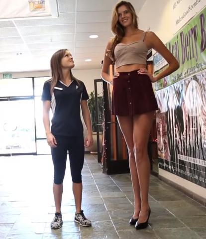 Η γυναίκα με τα μακρύτερα πόδια στον κόσμο που έχουν απορρίψει δεκάδες πρακτορεία μοντέλων Η γυναίκα με τα μακρύτερα πόδια στον κόσμο που έχουν απορρίψει δεκάδες πρακτορεία μοντέλων