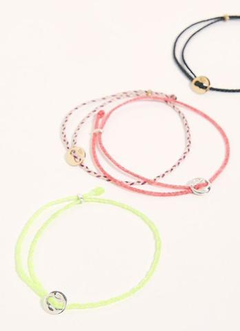 Υπάρχει μια νέα τάση στα αξεσουάρ που θα σε κάνει να νοσταλγήσεις τις παιδικές σου φίλες! Υπάρχει μια νέα τάση στα αξεσουάρ που θα σε κάνει να νοσταλγήσεις τις παιδικές σου φίλες!