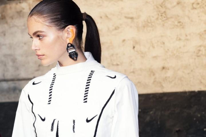 Αυτή είναι η «απρόσμενη»...σκιά ματιών που φοράνε όλες οι γυναίκες αυτή την άνοιξη! Αυτή είναι η «απρόσμενη»...σκιά ματιών που φοράνε όλες οι γυναίκες αυτή την άνοιξη!