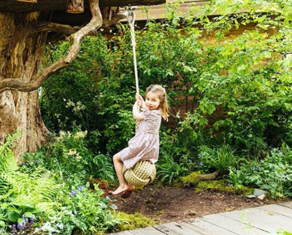 Χαμός στο ίντερνετ με τις νέες οικογενειακές φωτογραφίες της Kate Middleton και του Πρίγκιπα William Χαμός στο ίντερνετ με τις νέες οικογενειακές φωτογραφίες της Kate Middleton και του Πρίγκιπα William