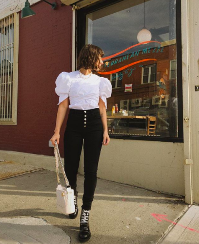 Viral μόδα: Πώς θα φορέσεις τα βραδινά tops για τέλειο καθημερινό styling Viral μόδα: Πώς θα φορέσεις τα βραδινά tops για τέλειο καθημερινό styling