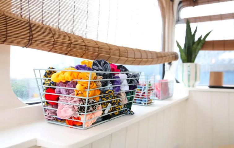 Από σήμερα διαθέσιμο στο Airbnb για ενοικίαση το iconic tour bus των Spice Girls 