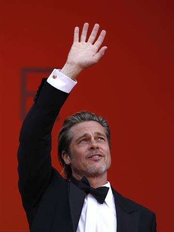 Brad Pitt και DiCaprio σάρωσαν στις Κάννες με τη γοητεία τους Brad Pitt και DiCaprio σάρωσαν στις Κάννες με τη γοητεία τους