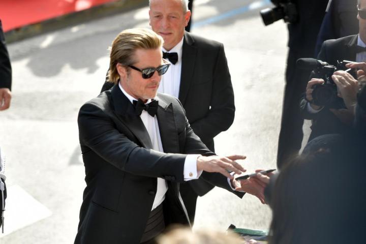 Brad Pitt και DiCaprio σάρωσαν στις Κάννες με τη γοητεία τους Brad Pitt και DiCaprio σάρωσαν στις Κάννες με τη γοητεία τους