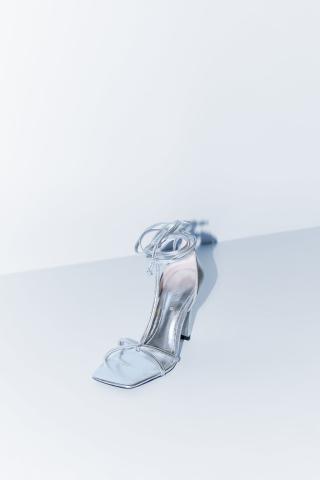 Δεν φαντάζεσαι ποιο είδος παπουτσιού έχει πουλήσει φέτος τα περισσότερα κομμάτια