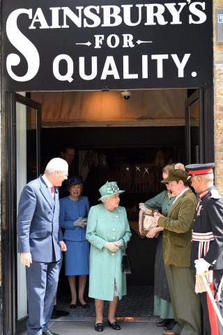 Από τι εντυπωσιάστηκε η 93χρονη Ελισάβετ στο super market; Από τι εντυπωσιάστηκε η 93χρονη Ελισάβετ στο super market;