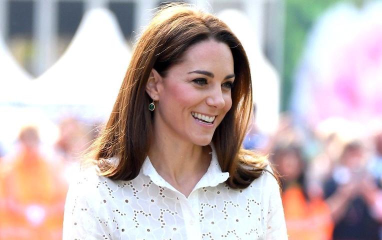 5 φορές που η Kate Middleton κυκλοφόρησε εντελώς αμακιγιάριστη (και τη χειροκροτήσαμε) 5 φορές που η Kate Middleton κυκλοφόρησε εντελώς αμακιγιάριστη (και τη χειροκροτήσαμε)