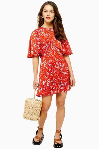 Αυτό το φόρεμα από τα Topshop προτιμάται από αμέτρητες γυναίκες παγκοσμίως Αυτό το φόρεμα από τα Topshop προτιμάται από αμέτρητες γυναίκες παγκοσμίως