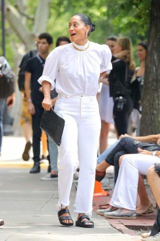 Δες όλους τους νέους τρόπους για να φορέσεις το λευκό σου τζιν αυτό το καλοκαίρι  Δες όλους τους νέους τρόπους για να φορέσεις το λευκό σου τζιν αυτό το καλοκαίρι