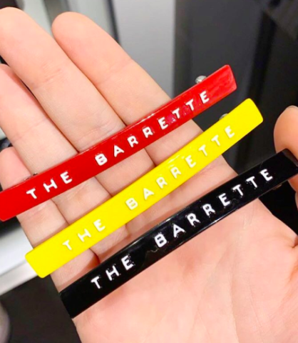 Slogan Barrettes: Το νέο αξεσουάρ που πρέπει οπωσδήποτε να δοκιμάσεις στα μαλλιά σου Slogan Barrettes: Το νέο αξεσουάρ που πρέπει οπωσδήποτε να δοκιμάσεις στα μαλλιά σου