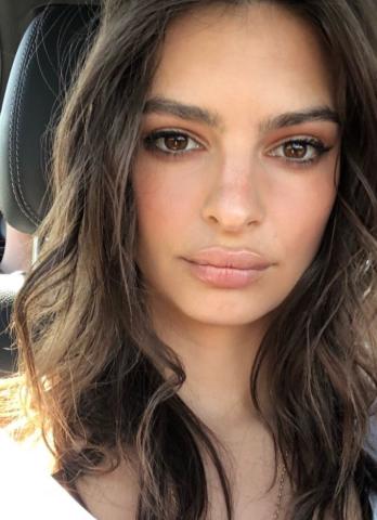 Οι πιο γνωστές stars μας δείχνουν βήμα βήμα πώς ξεβάφονται το βράδυ Οι πιο γνωστές stars μας δείχνουν βήμα βήμα πώς ξεβάφονται το βράδυ