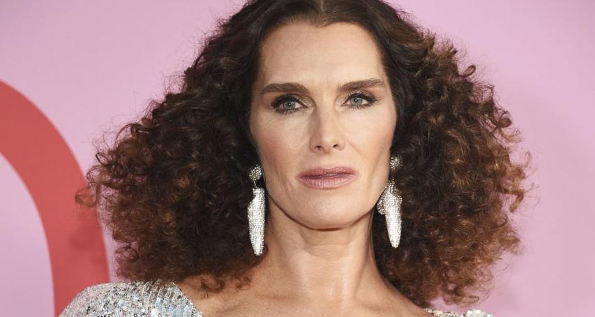 CFDA Fashion Awards: Οι δύο εντυπωσιακότερες παρουσίες ήταν η JLo και η Brooke Shields CFDA Fashion Awards: Οι δύο εντυπωσιακότερες παρουσίες ήταν η JLo και η Brooke Shields