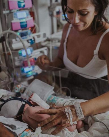 Γέννησε τον γιο της γνωρίζοντας ότι θα τον χάσει Γέννησε τον γιο της γνωρίζοντας ότι θα τον χάσει