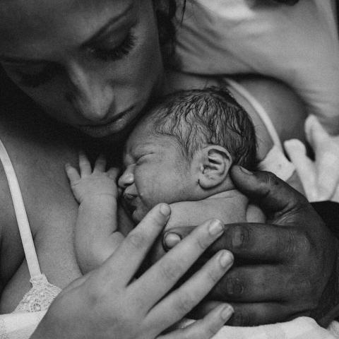 Γέννησε τον γιο της γνωρίζοντας ότι θα τον χάσει Γέννησε τον γιο της γνωρίζοντας ότι θα τον χάσει