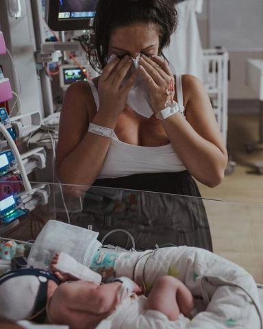 Γέννησε τον γιο της γνωρίζοντας ότι θα τον χάσει Γέννησε τον γιο της γνωρίζοντας ότι θα τον χάσει