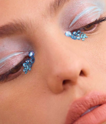 Θα πάθεις πλάκα με την πιο hot απόχρωση σκιάς του καλοκαιριού Θα πάθεις πλάκα με την πιο hot απόχρωση σκιάς του καλοκαιριού