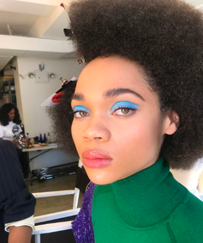 Θα πάθεις πλάκα με την πιο hot απόχρωση σκιάς του καλοκαιριού Θα πάθεις πλάκα με την πιο hot απόχρωση σκιάς του καλοκαιριού