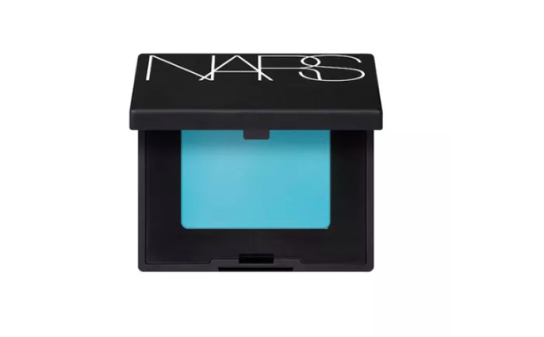 Θα πάθεις πλάκα με την πιο hot απόχρωση σκιάς του καλοκαιριού Θα πάθεις πλάκα με την πιο hot απόχρωση σκιάς του καλοκαιριού