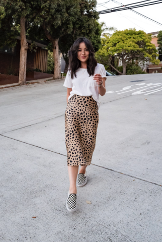 Η φούστα του καλοκαιριού λέγεται Naomi και τη φοράνε ήδη οι πιο στιλάτες γυναίκες στον κόσμο Η φούστα του καλοκαιριού λέγεται Naomi και τη φοράνε ήδη οι πιο στιλάτες γυναίκες στον κόσμο