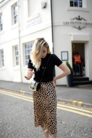 Η φούστα του καλοκαιριού λέγεται Naomi και τη φοράνε ήδη οι πιο στιλάτες γυναίκες στον κόσμο Η φούστα του καλοκαιριού λέγεται Naomi και τη φοράνε ήδη οι πιο στιλάτες γυναίκες στον κόσμο