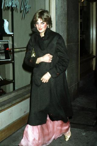 Οι άγνωστες λήψεις της Diana πριν γίνει Lady στο πλευρό του Καρόλου Οι άγνωστες λήψεις της Diana πριν γίνει Lady στο πλευρό του Καρόλου